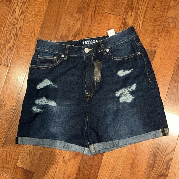 Charlotte Russe Refuge Mom Shorts  Jean Shorts Size 9 - Picture 1 of 10
